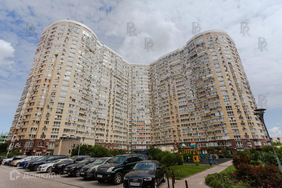 Продаётся 4-комнатная квартира, 155 м²