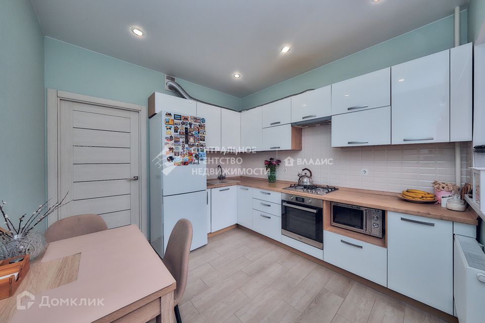 Продаётся 1-комнатная квартира, 42.79 м²
