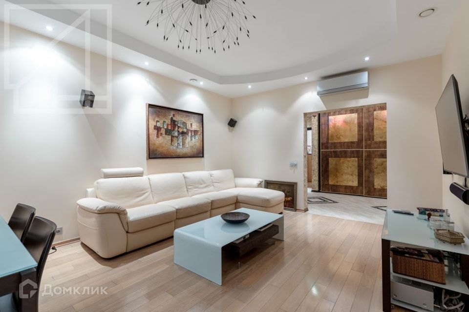 Сдаётся 4-комнатная квартира, 157 м²