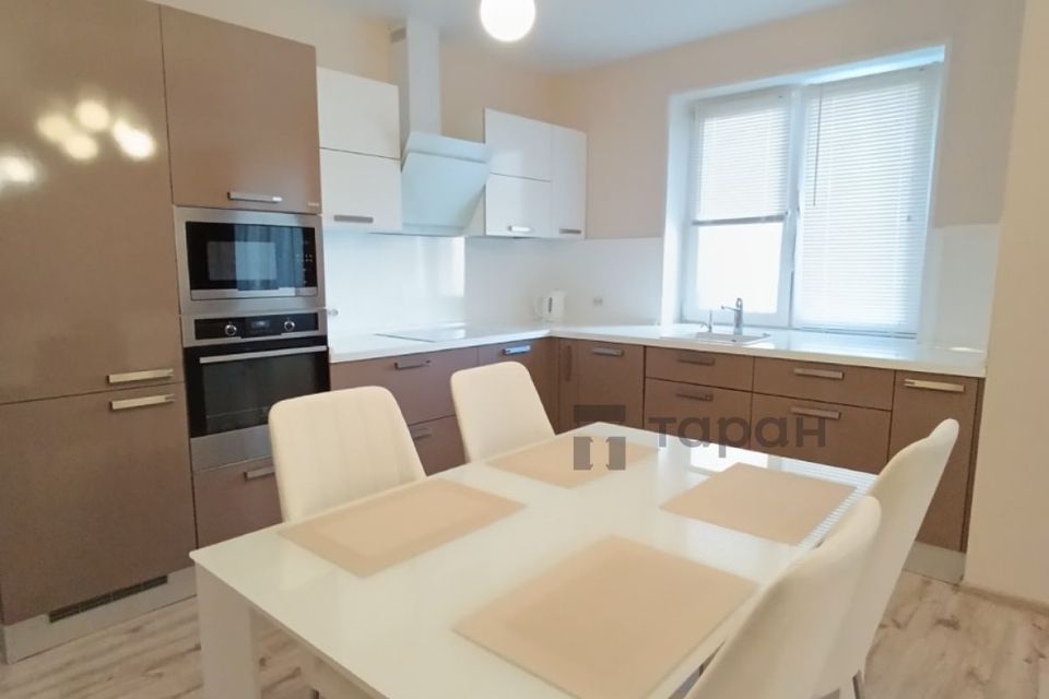 Сдаётся 2-комнатная квартира, 77.8 м²