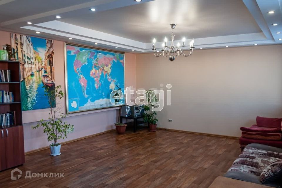 Продаётся 4-комнатная квартира, 140 м²