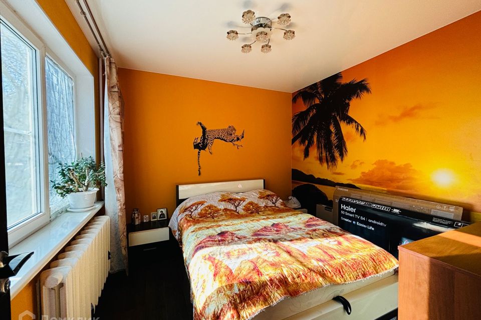 Продаётся 4-комнатная квартира, 57.9 м²