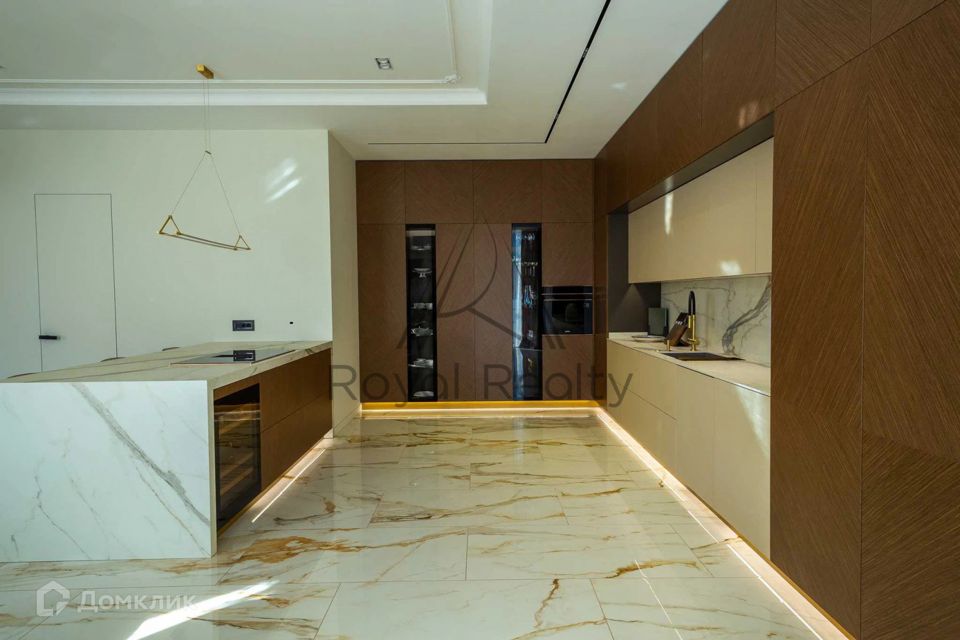 Сдаётся 5-комнатная квартира, 223 м²