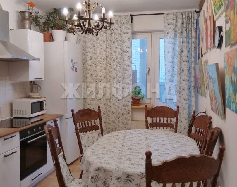 Продаётся 2-комнатная квартира, 57.5 м²