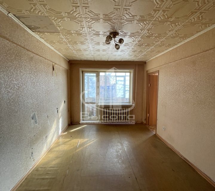 Продаётся 4-комнатная квартира, 58.3 м²