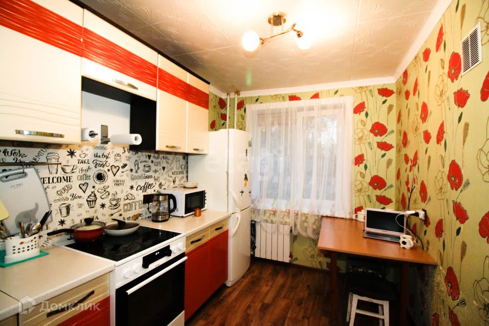 Продаётся 4-комнатная квартира, 64.4 м²