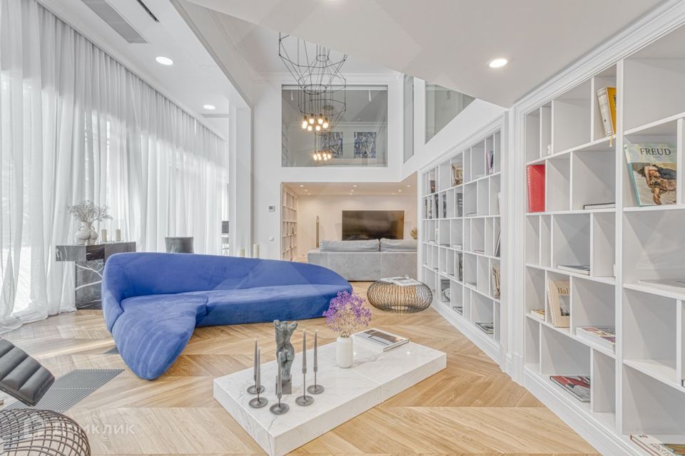 Продаётся 6-комнатная квартира, 305 м²