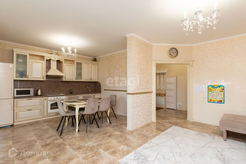 Продаётся 2-комнатная квартира, 82.7 м²
