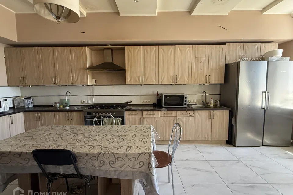 Продаётся 2-этажный дом, 670 м²