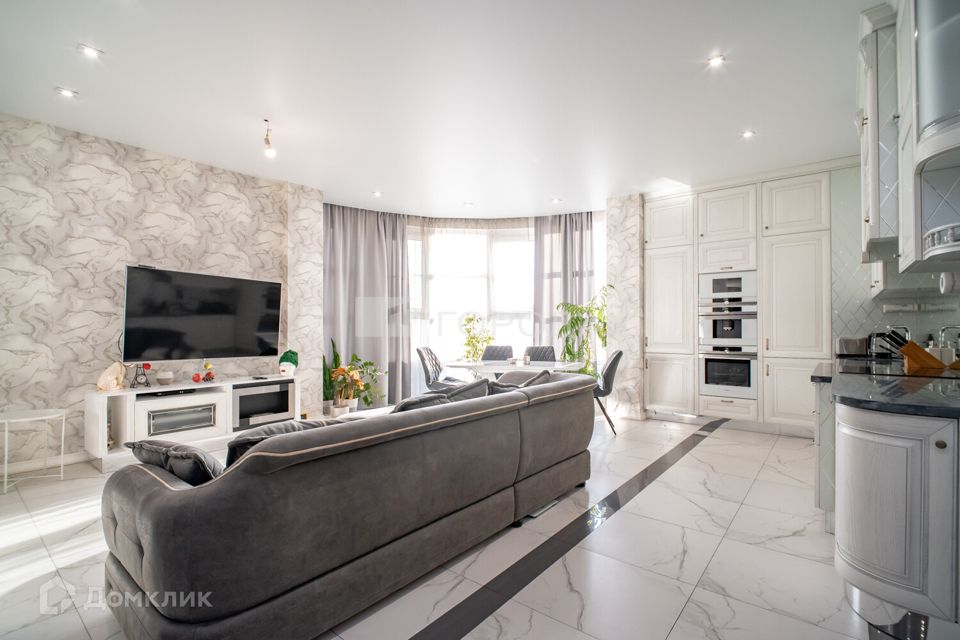 Продаётся 4-комнатная квартира, 138.9 м²