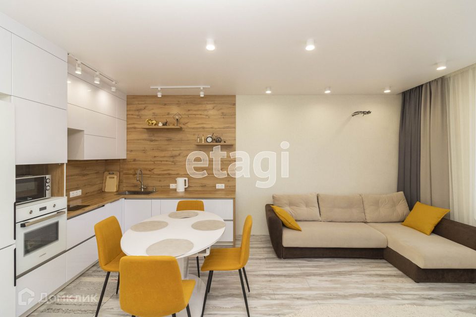Продаётся 2-комнатная квартира, 81.6 м²