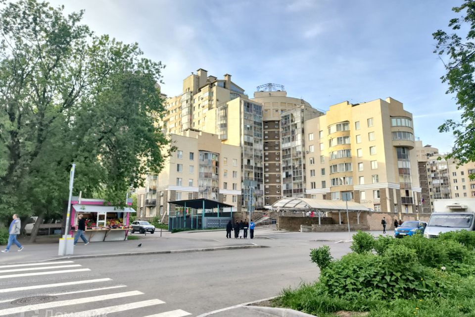 Продаётся 3-комнатная квартира, 111.2 м²