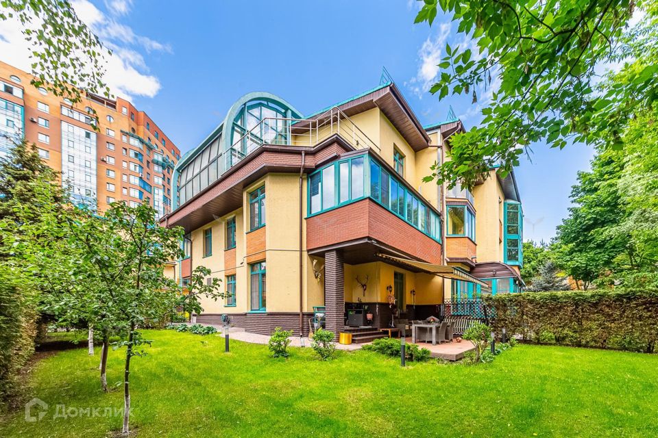 Продаётся 6-комнатная квартира, 323 м²
