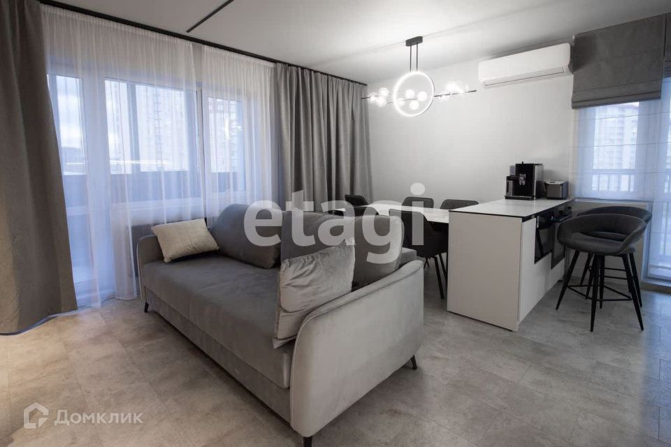 Продаётся 4-комнатная квартира, 109.7 м²