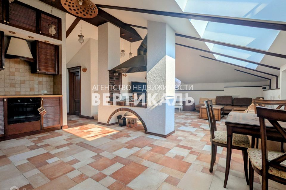 Сдаётся 4-комнатная квартира, 150 м²