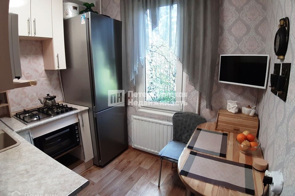 Продаётся 4-комнатная квартира, 49 м²