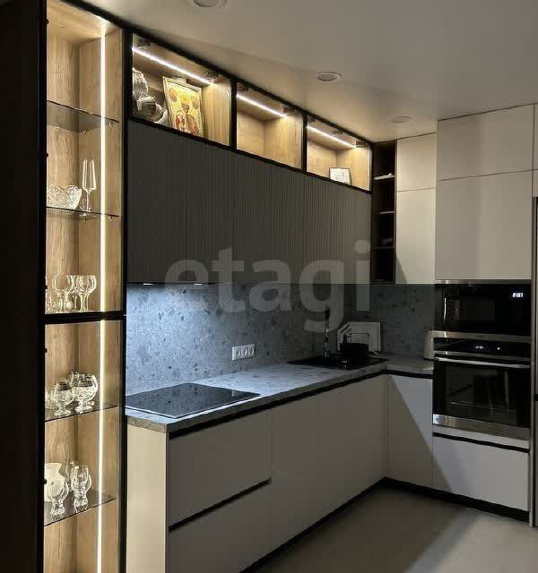 Сдаётся 2-комнатная квартира, 65 м²