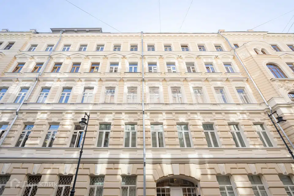 Продаётся 4-комнатная квартира, 165 м²