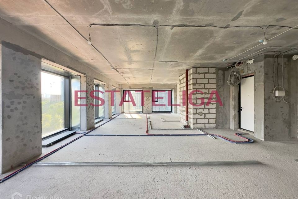 Продаётся 4-комнатная квартира, 100 м²