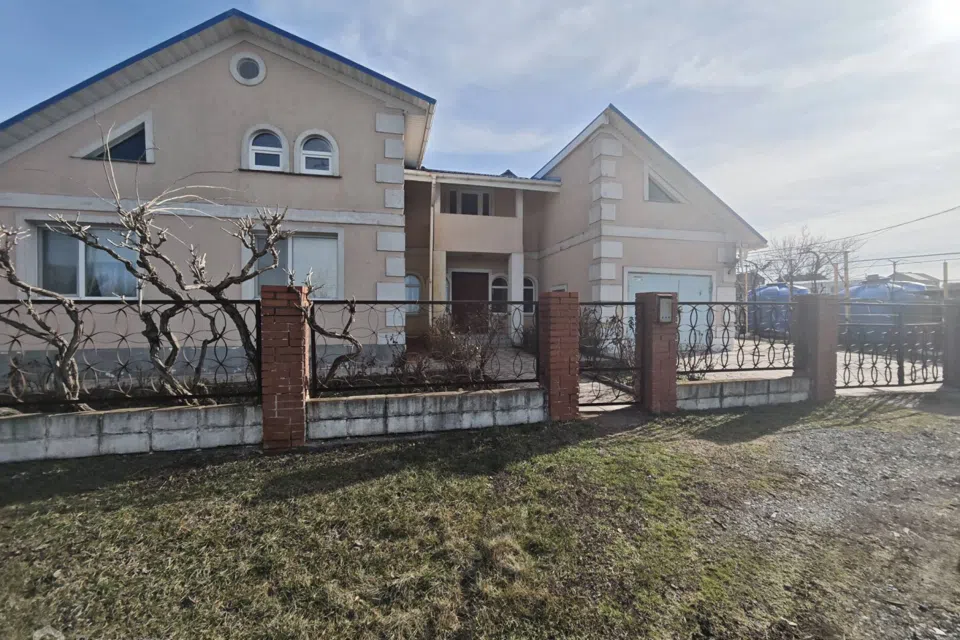 Продаётся 2-этажный дом, 299.6 м²