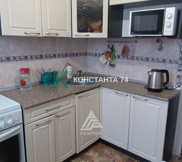 Продаётся 4-комнатная квартира, 76.4 м²