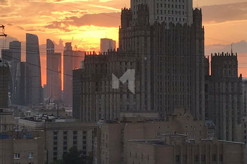 Продаётся 3-комнатная квартира, 110 м²