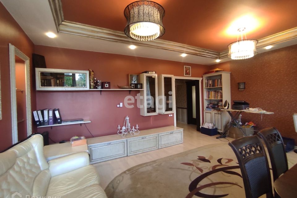 Продаётся 3-комнатная квартира, 104 м²