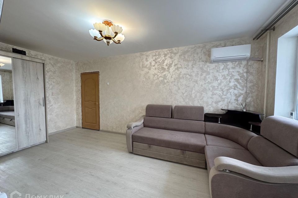 Продаётся 4-комнатная квартира, 61.8 м²