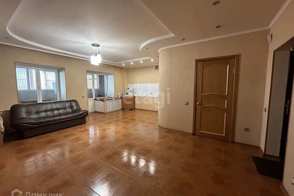 Продаётся 1-комнатная квартира, 76.1 м²