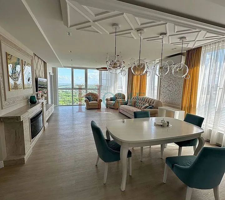 Сдаётся 4-комнатная квартира, 145 м²