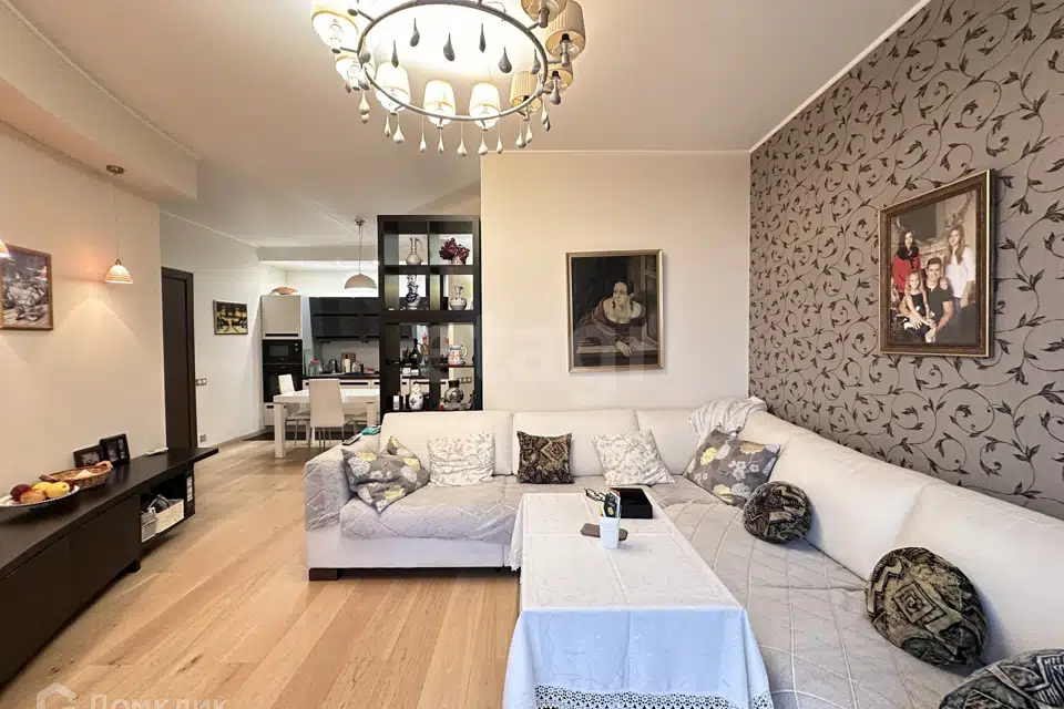 Продаётся 1-комнатная квартира, 54 м²
