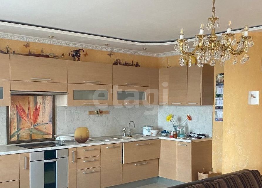Продаётся 3-комнатная квартира, 100 м²