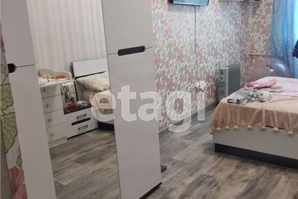 Продаётся 4-комнатная квартира, 107.4 м²