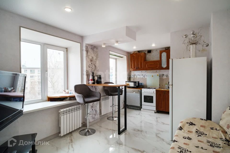 Продаётся 4-комнатная квартира, 61.1 м²