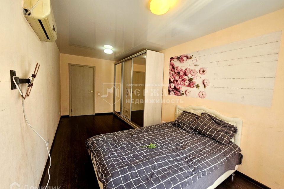 Продаётся 4-комнатная квартира, 72 м²