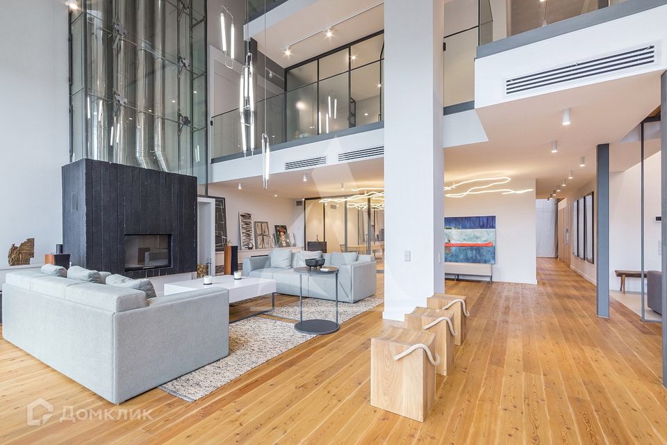Сдаётся 4-комнатная квартира, 350 м²