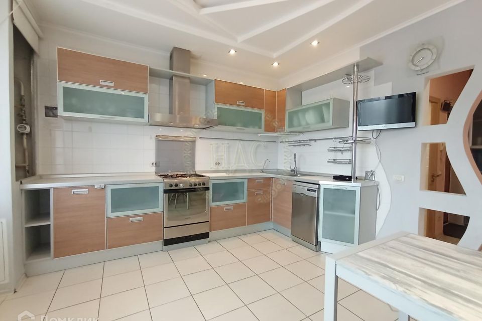 Продаётся 3-комнатная квартира, 106.1 м²