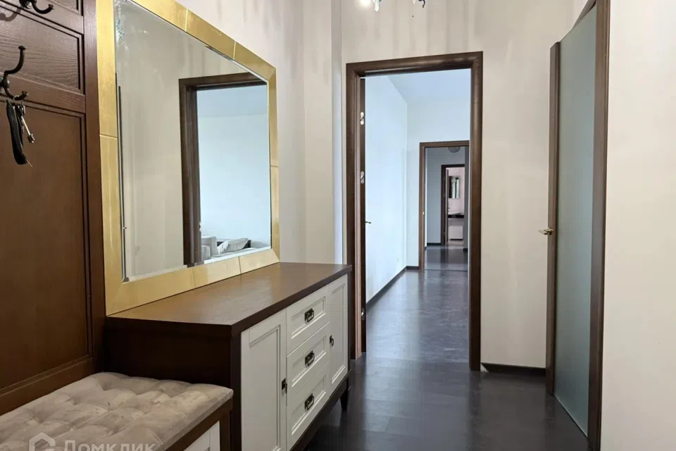 Продаётся 4-комнатная квартира, 151.8 м²