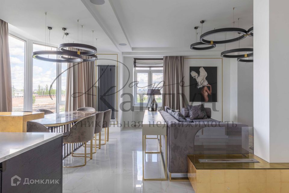 Продаётся 4-комнатная квартира, 280 м²