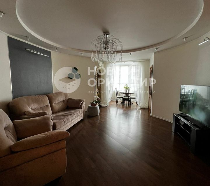 Продаётся 4-комнатная квартира, 135 м²
