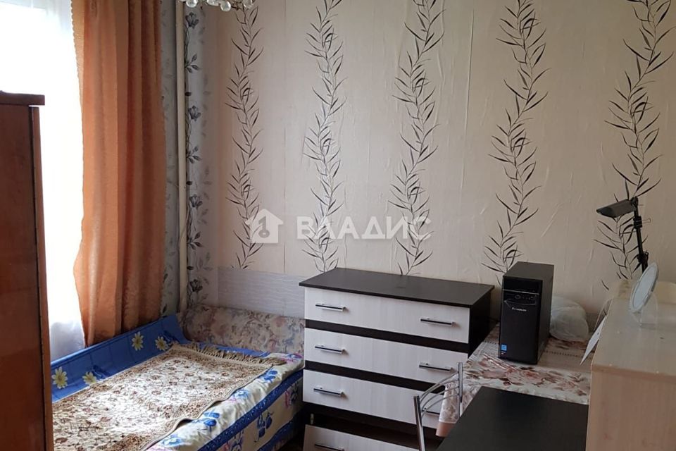 Продаётся 4-комнатная квартира, 65 м²