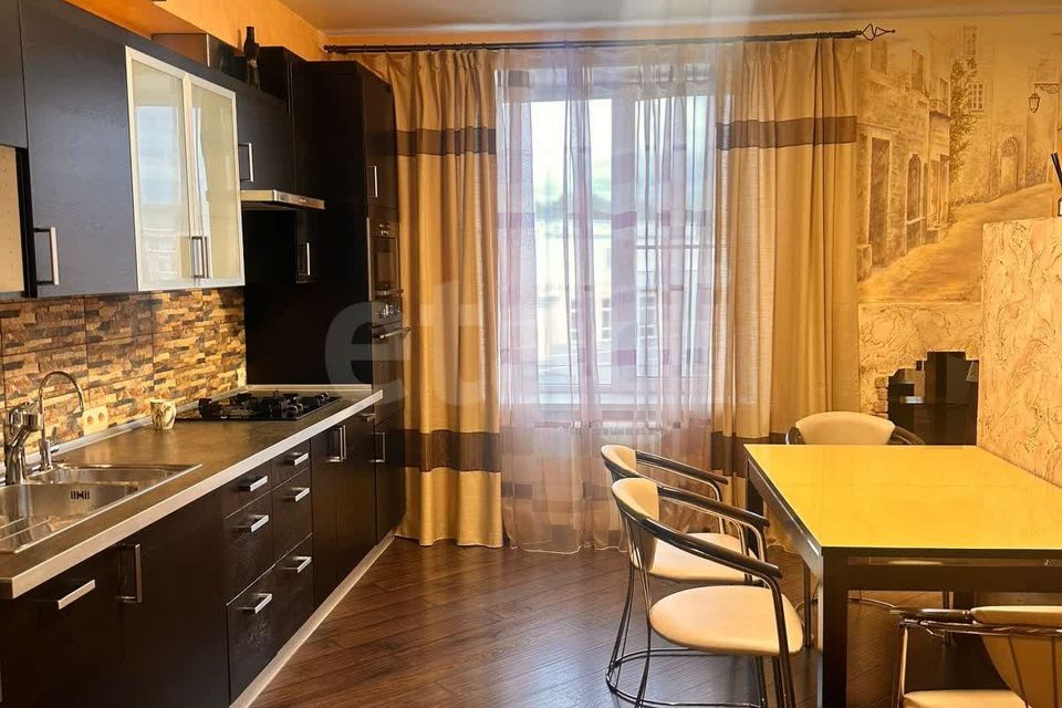 Сдаётся 3-комнатная квартира, 96.3 м²