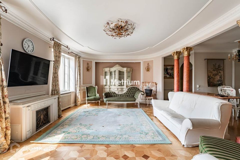 Продаётся 3-комнатная квартира, 173 м²