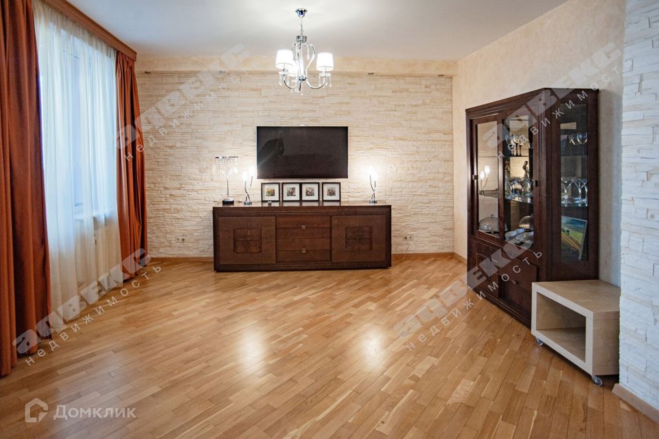 Продаётся 3-комнатная квартира, 108.5 м²