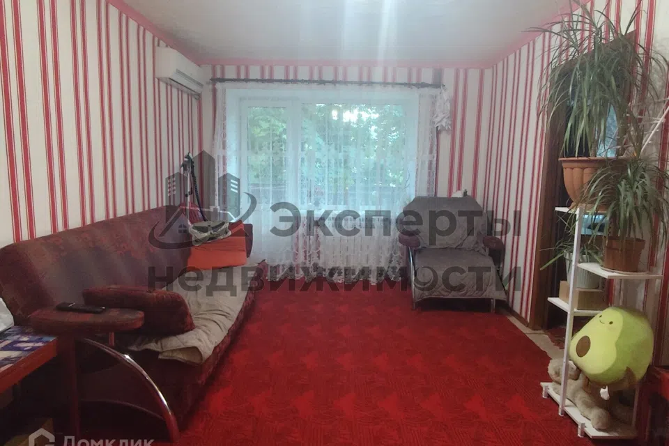 Продаётся 4-комнатная квартира, 61.2 м²