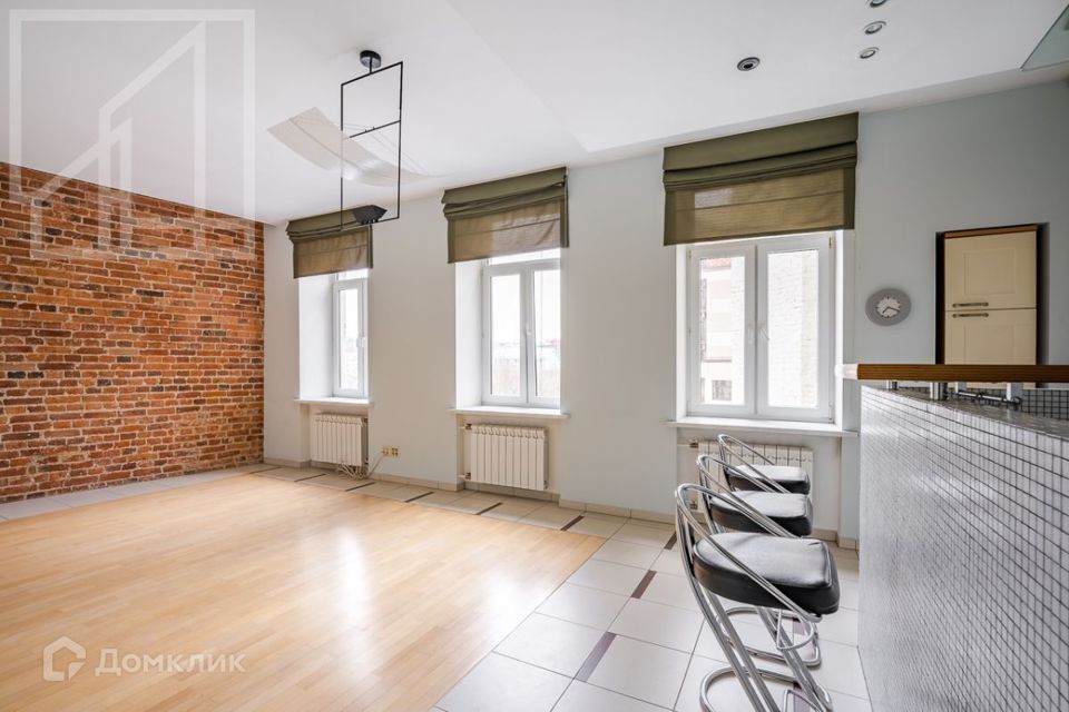 Сдаётся 4-комнатная квартира, 130 м²