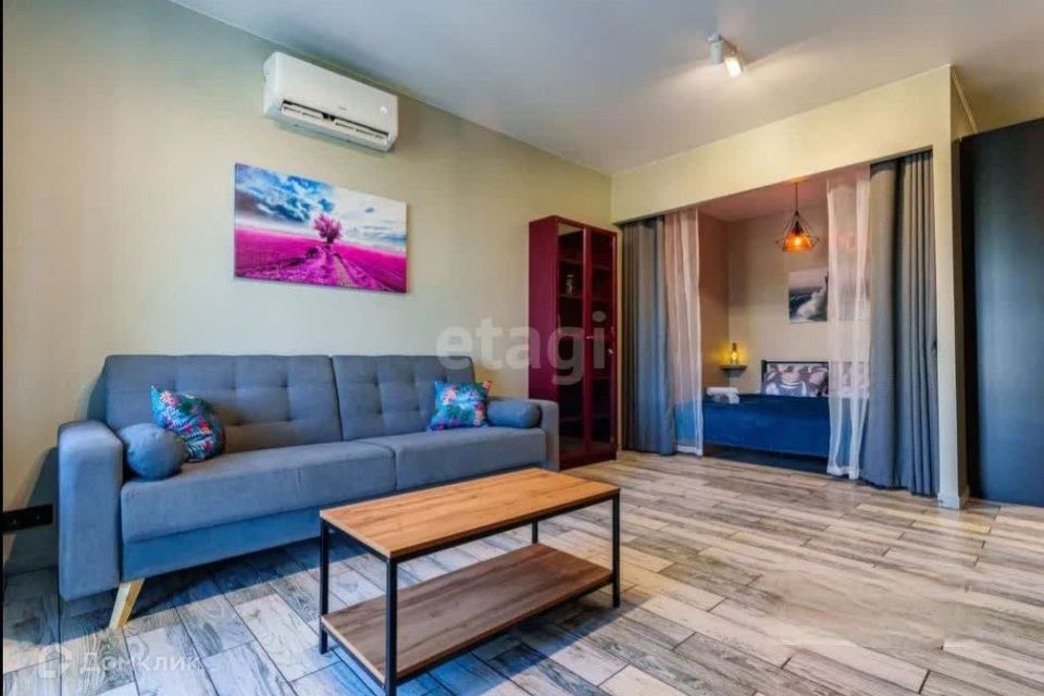 Продаётся 1-комнатная квартира, 43.2 м²