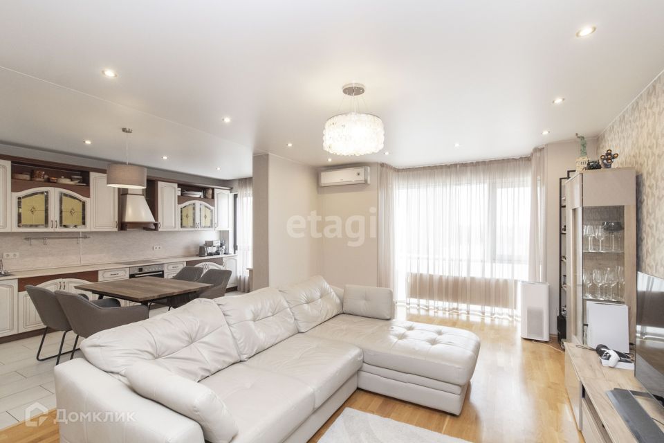 Продаётся 3-комнатная квартира, 102 м²