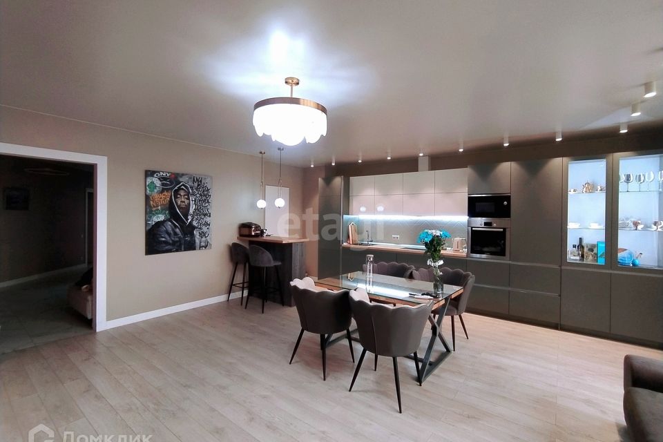 Продаётся 3-комнатная квартира, 101.1 м²