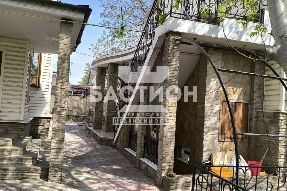 Продаётся 3-этажный дом, 260 м²